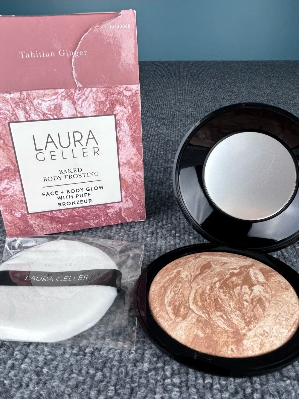 Laura Geller Baked Body Frosting Face & Body Glow w Puff in Tahitian Ginger NIDB